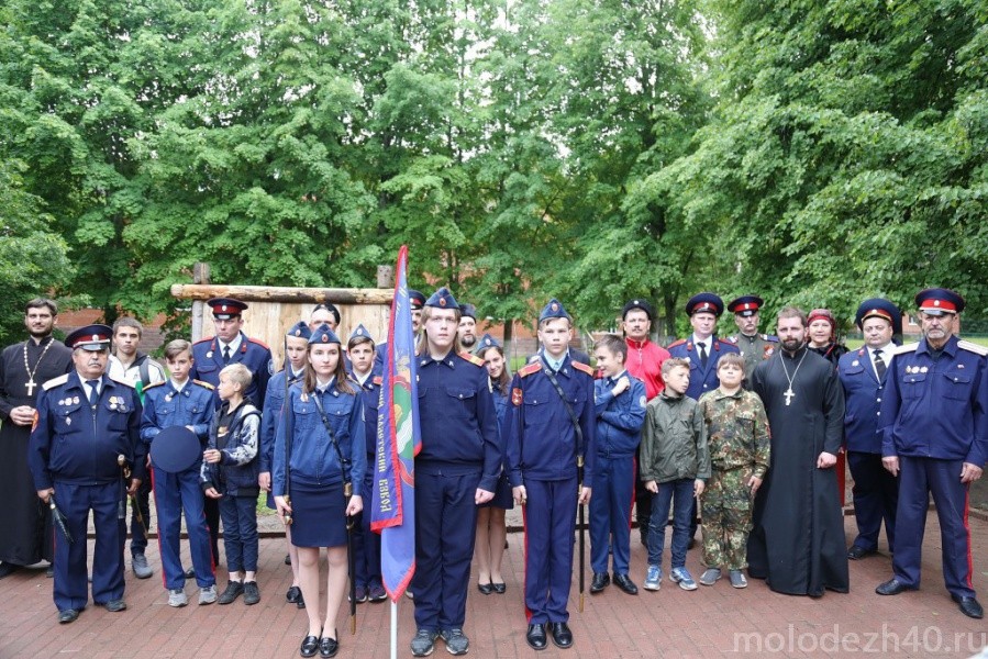 В «Златоусте» освятили флаг казачьего кадетского взвода