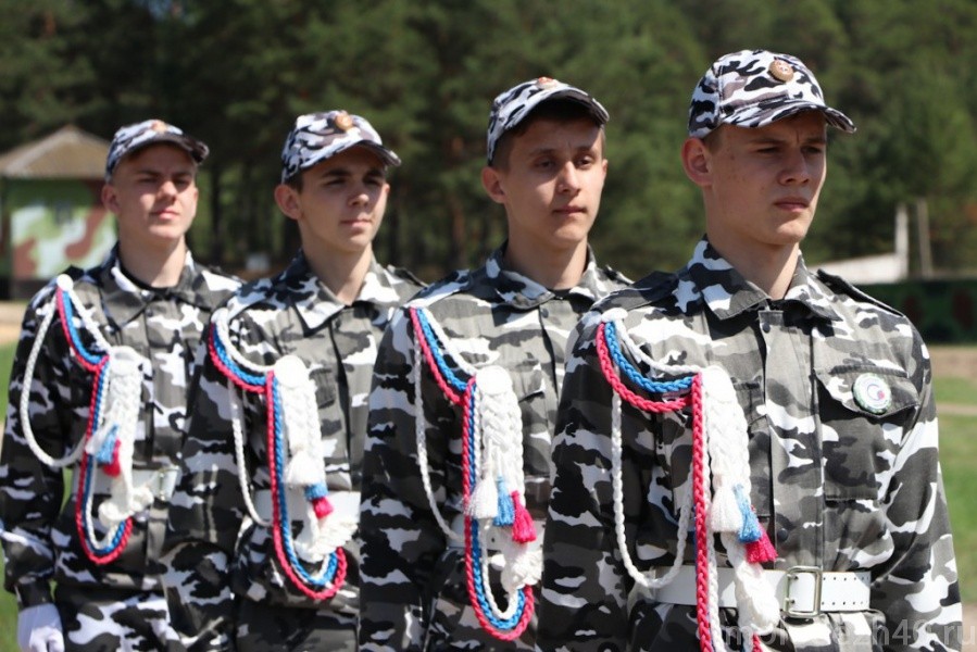 Военно-спортивная игра «Зарница-Орленок» собрала школьников региона
