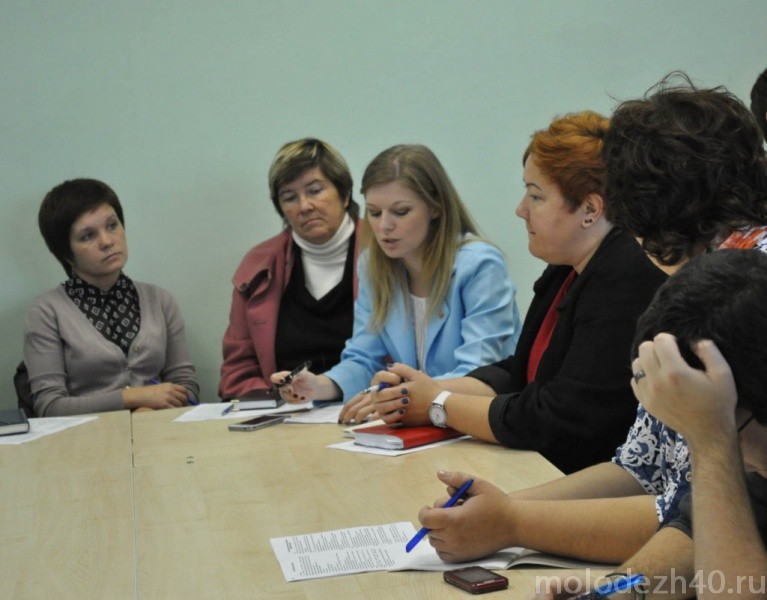 Различные формы активности школьников региона обсудили в Областном молодежном центре