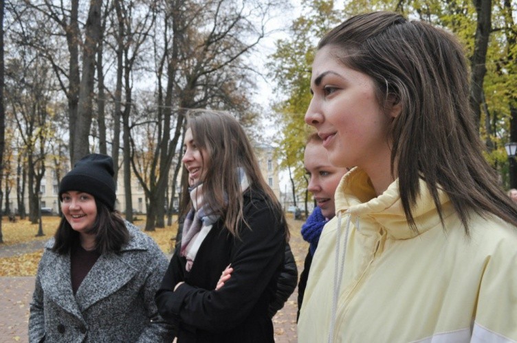 В городском парке Калуги молодежь утверждала свой путь