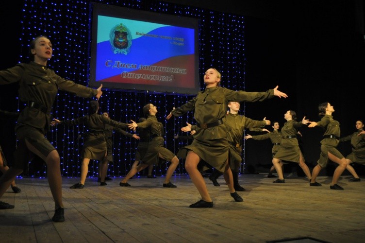В Областном молодёжном центре прошел праздничный концерт для военнослужащих.