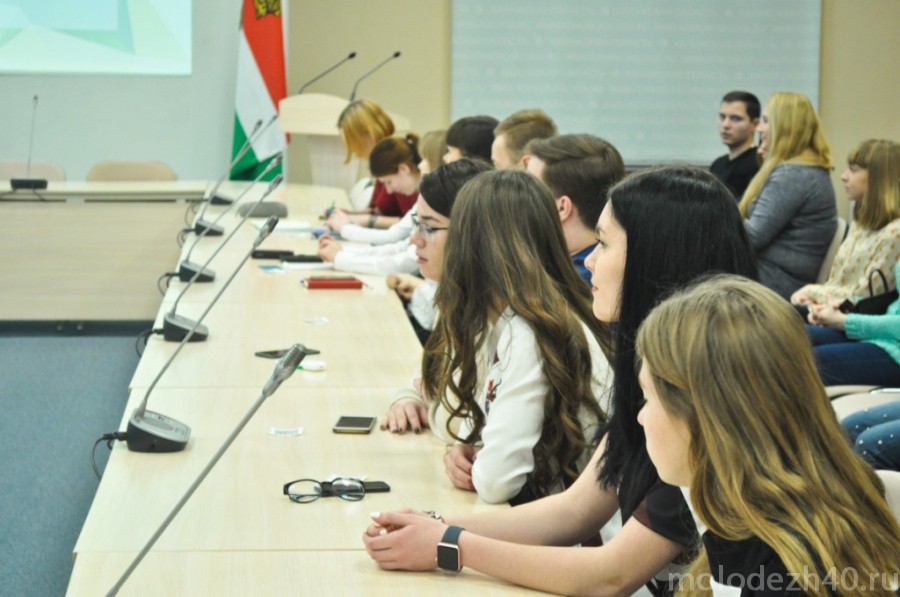 Студенты губернаторских групп узнали о работе молодежного правительства и парламента