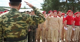Школьники соревнуются в военно-спортивной игре «Зарница-Орленок»