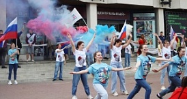 В День России развернули 60-ти метровый российский флаг в Калуге