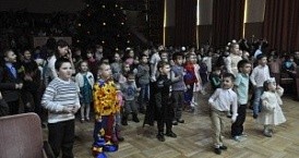 Дети вместе с супер-героями «спасали» праздник