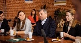 Встреча Губернатора Калужской области А.Д. Артамонова с членами Молодежного правительства предыдущих лет