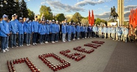 В Калуге волонтеры зажгли Свечи Победы