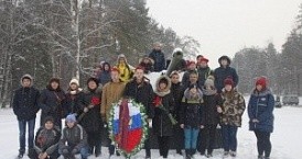 В День неизвестного солдата юные калужане почтили память советских солдат в Юхнове.